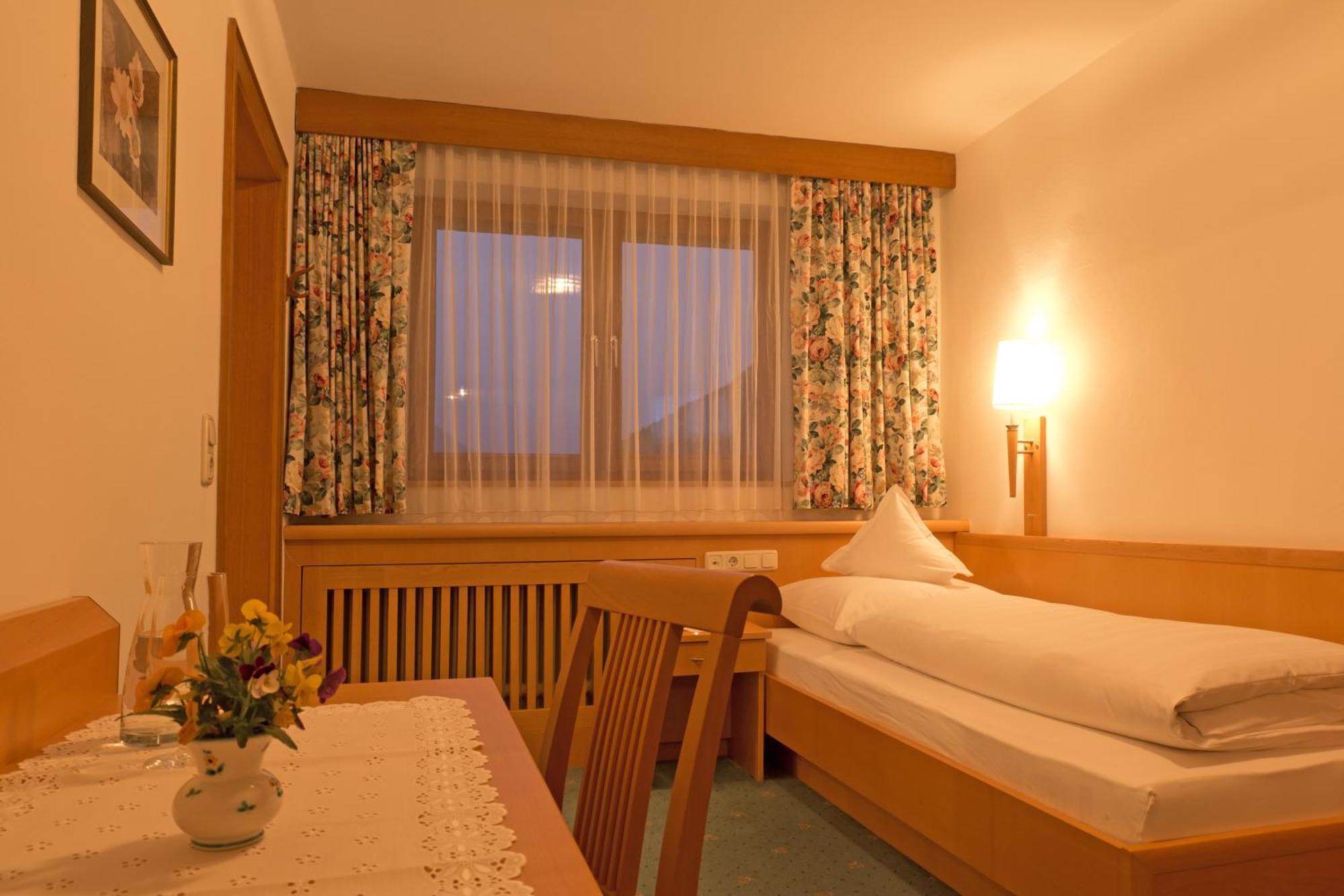 Hotel Angelika Σανκτ Αντόν αμ Άλμπεργκ Δωμάτιο φωτογραφία